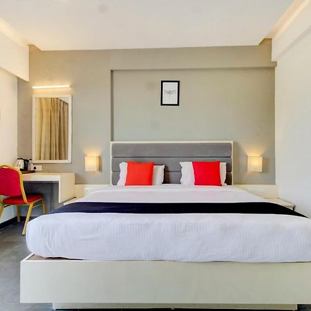 Capital O 77219 Hotel Dwarwata ダールワード エクステリア 写真